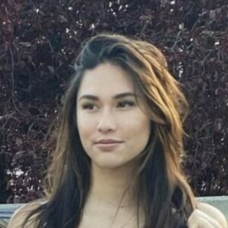 Sarah Decker xxx actress photo