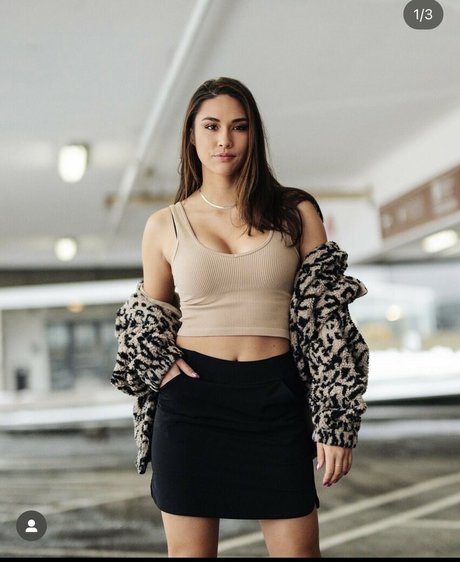 Sarah Decker pornographic star photos