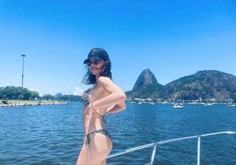 Alinne Moraes high quality model pic