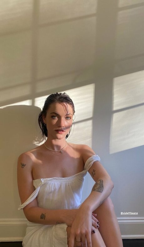 Violett Beane beautiful model pic