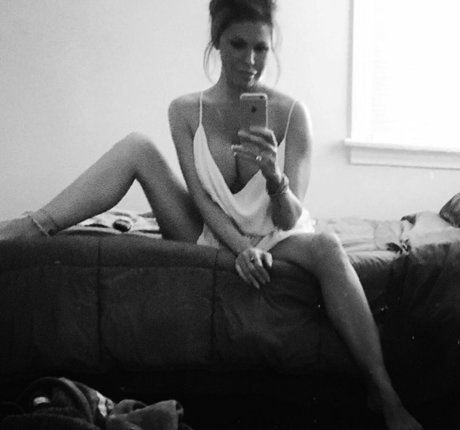 Nikki Cox perfect star img