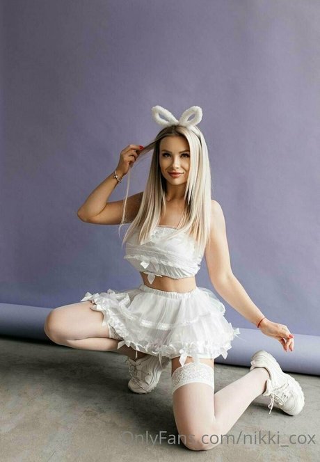 Nikki Cox erotic model image