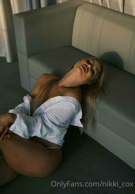 Nikki Cox model xxx pic