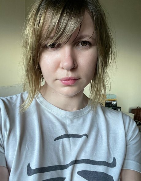 lofilisichka model top pic