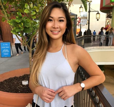 Vivian Yu pretty pornstar images