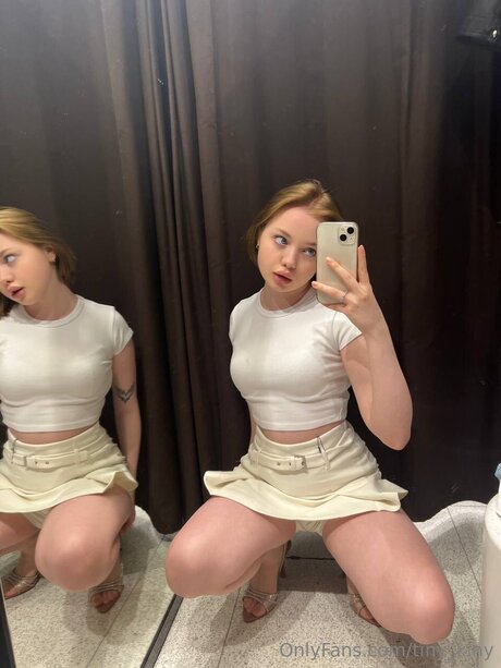 Tiny Kinyy star erotic images