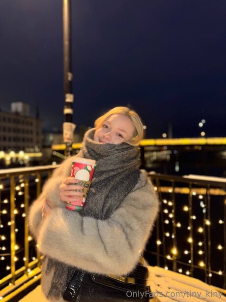 Tiny Kinyy model nice photo