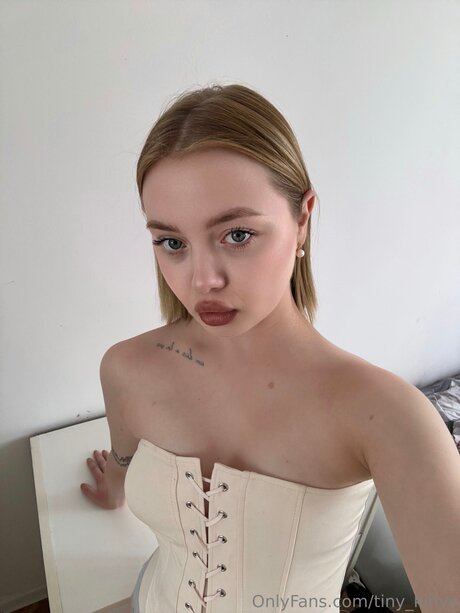 Tiny Kinyy pornstar sexy photos