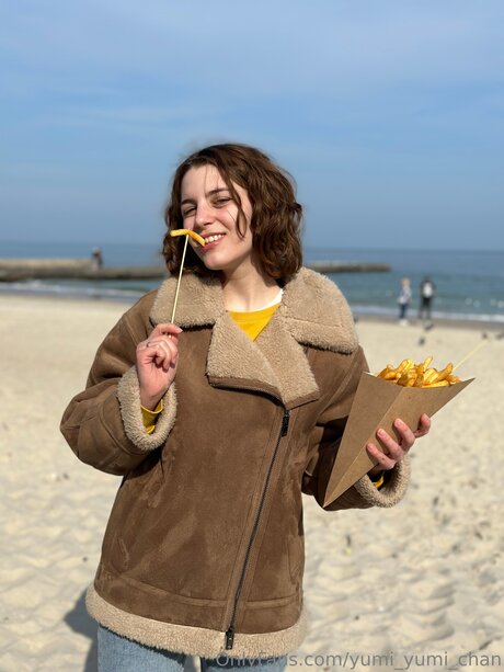 Yumi Yumi Chan pornstar naked image