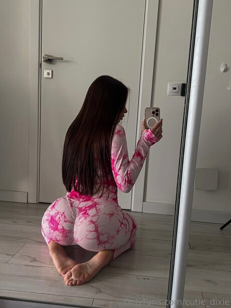 Cutie Dixie nice star photo