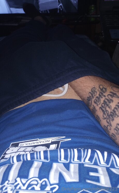 Robdale223 model xxx pic