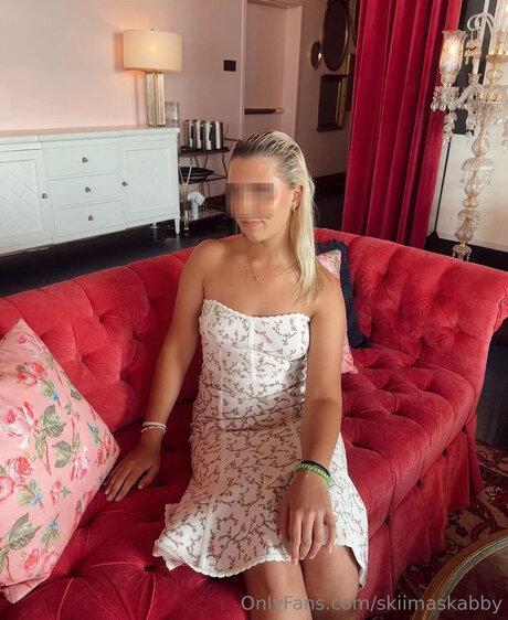 Realabby Fae xxx model photo