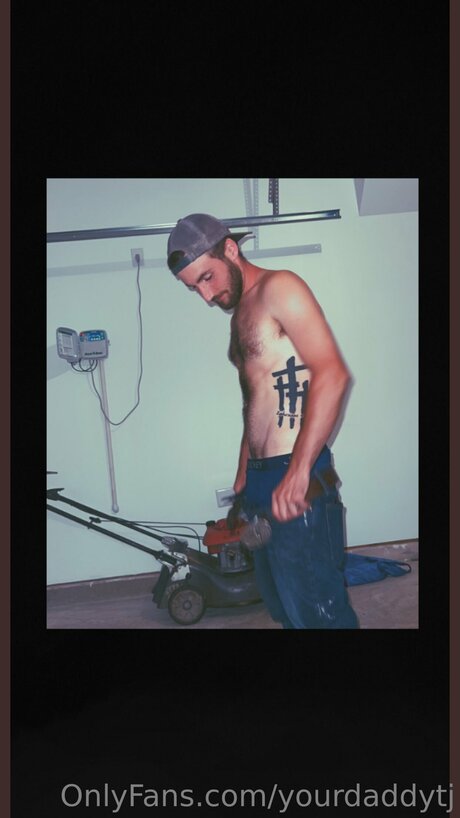 hairy pregnant onlyfans sex photo