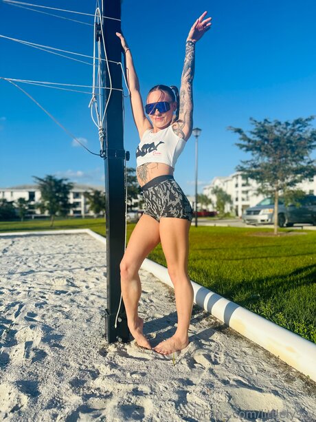 Littlelyssy model beautiful image