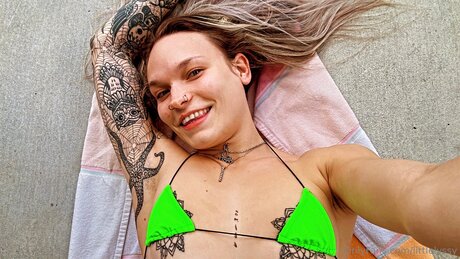 Littlelyssy pornstar hot images