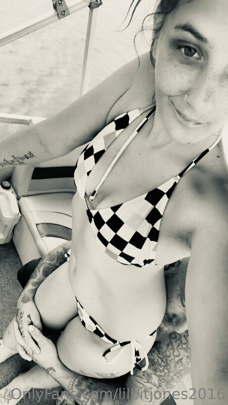 Lilbitjones2016 adult actress galleries