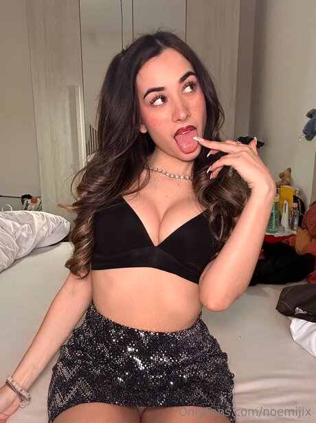 Noemijix star art archive