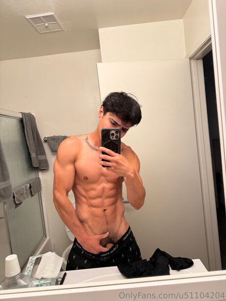 U51104204 nude pornstar pic