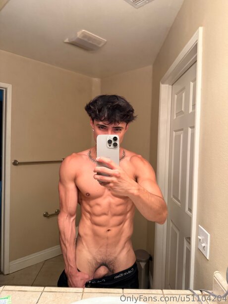 U51104204 xxx star image