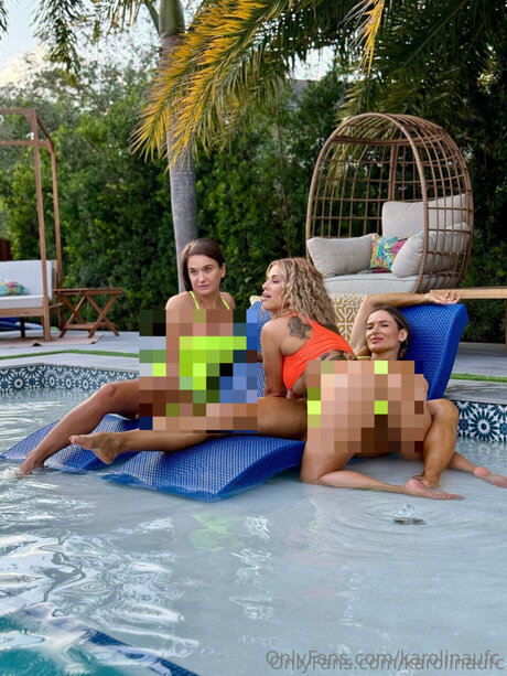 Karolinaufc model free pictures