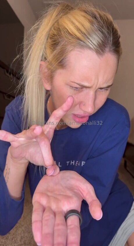 blonde babe onlyfans pretty img