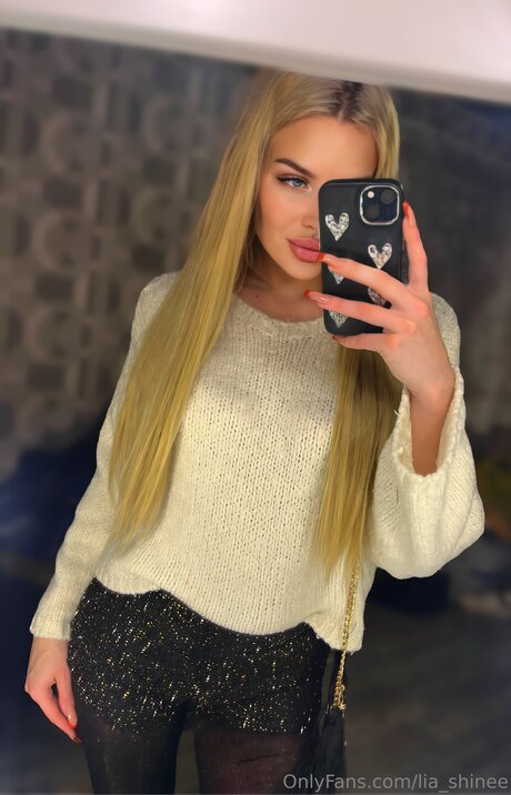 Shine Lia model beautiful photo