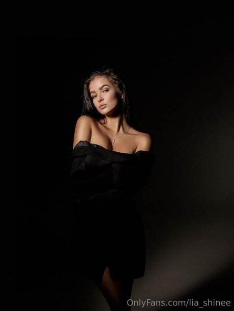 Shine Lia sex pornstar pic