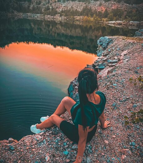 Shine Lia star hot picture