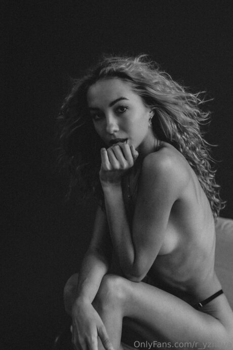 R Yzhaya naked pornstar pictures