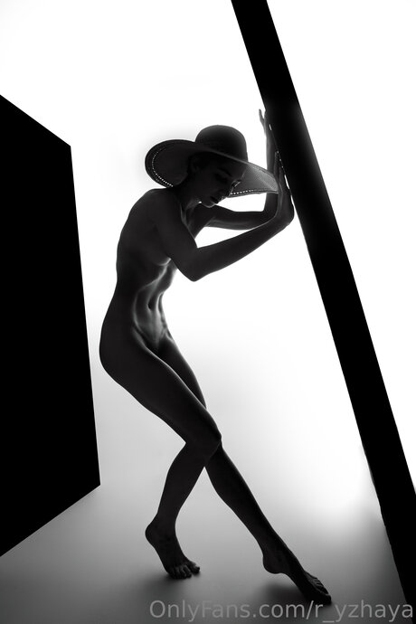 R Yzhaya sex model img