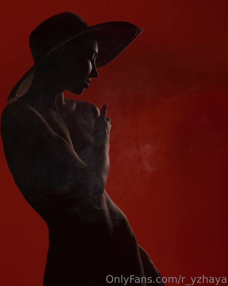 R Yzhaya model exclusive picture