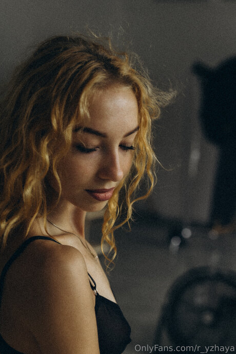 R Yzhaya xxx model pics