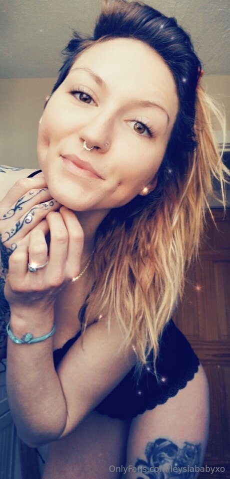 Leysiababyxo model hot pictures