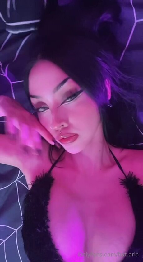 Hot Aria star sexy images