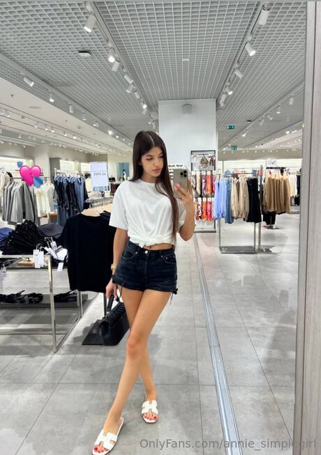 Annie Simplegirl top model images