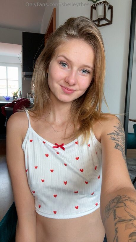 Shelleythessynafree nude model photo