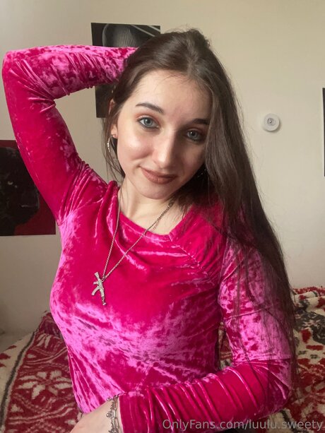 Luulu Sweety naked pornstar image