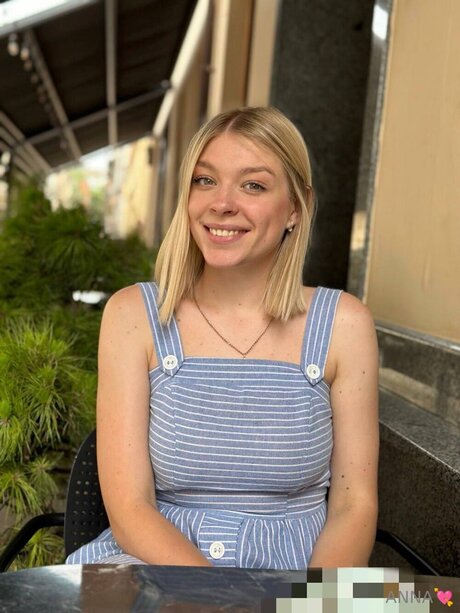 mirror selfie onlyfans pornographic image