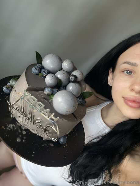 Lustyloona sexy model pictures