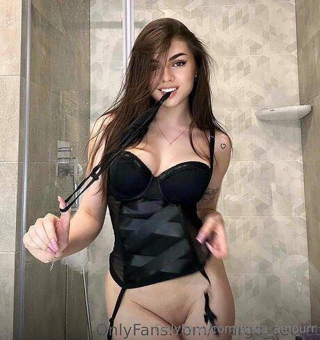 Bella Amourr erotic model photos