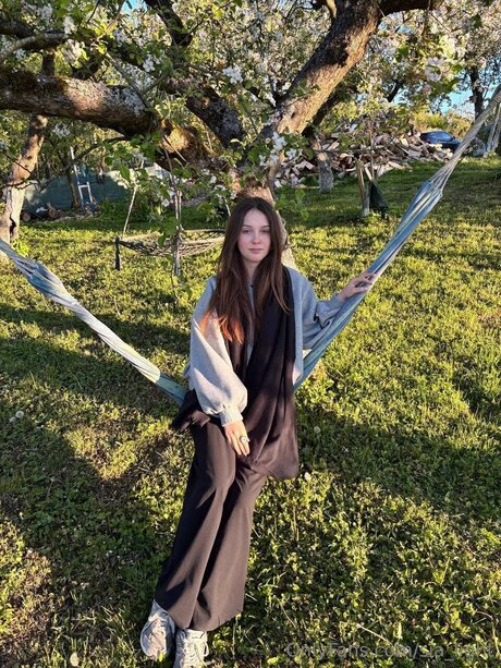 Sia Light nudes actress images