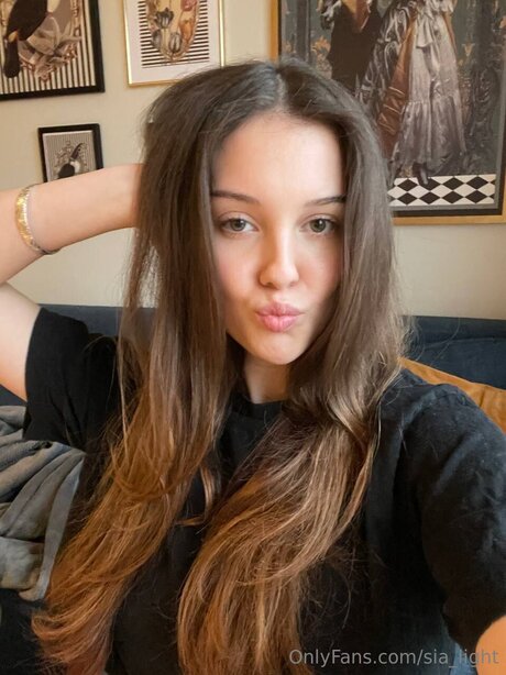 Sia Light star naked image