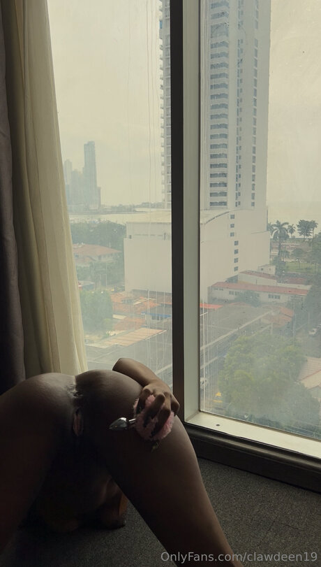 Clawdeen19 naked pornstar img