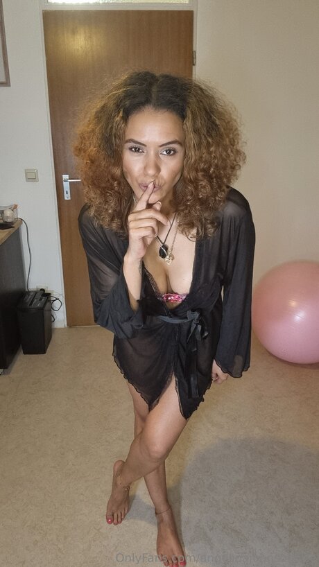 Angelinajohnsonfree exclusive model photos