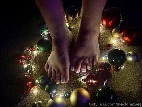 Alexlongtoes model naked pic