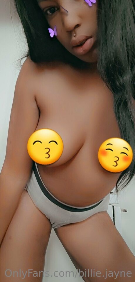 U225375949 hot model images