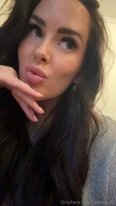 Hellexox95 xxx pornstar pic
