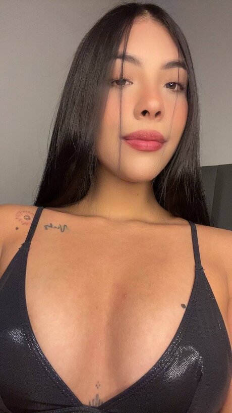 Seliname model beautiful picture