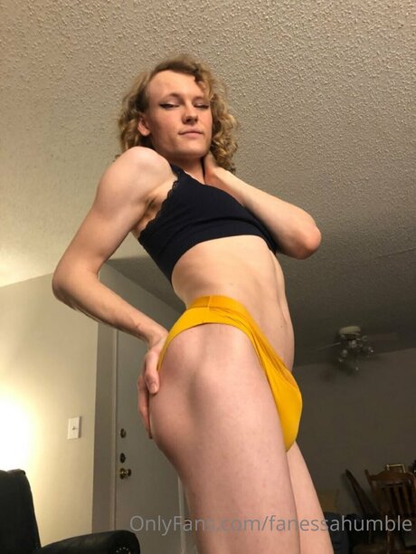 Fanessahumble model nude pic