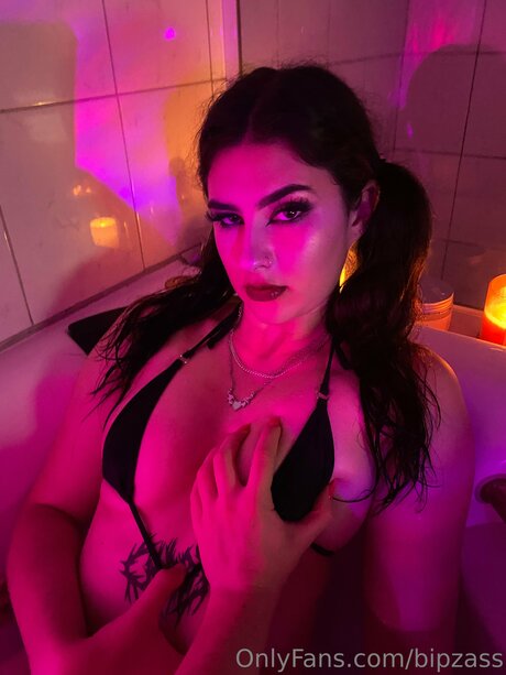 Bipzass nude star galleries
